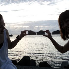 和歌山の海をバックに夕日
